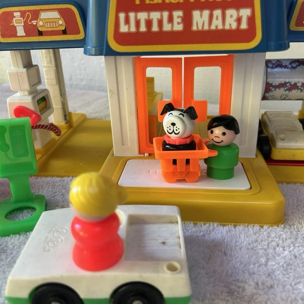 Fisher Price Vintage Little People Mini Mart #2580 With Cars People Figures EUC